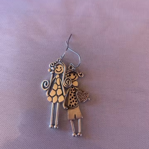 Silver Dangle Earrings โ Cute Couple Design
Boy and girl - Picture 10 of 12
